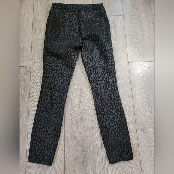 Good American Jeans - Picture 2 of 4